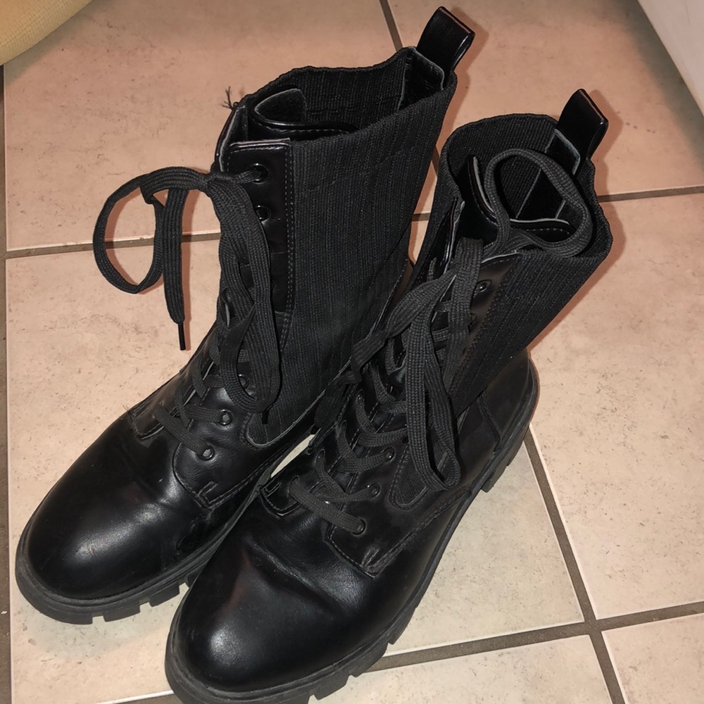 BLACK COMBAT BOOTS SIZE 40